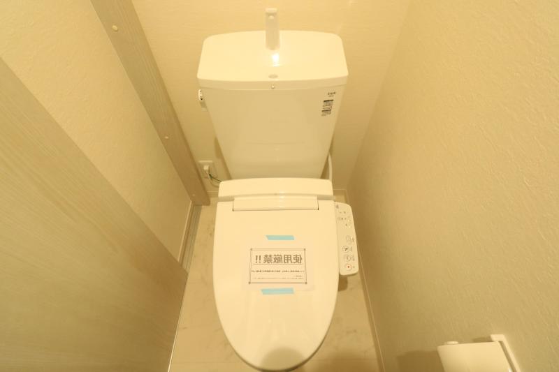 東武伊勢崎線 春日部駅 徒歩9分 3階建 築1年のトイレ写真