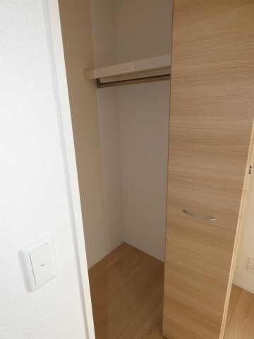 収納　ハンガーポール付のクローゼット