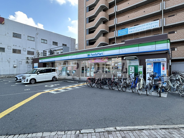 コンビニ　ファミリーマート藤井寺駅前店（コンビニ）まで221m