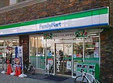 コンビニ　ファミリーマート 中崎南店（コンビニ）まで80m