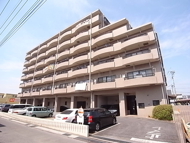 建物外観　日当たり良好なマンションです前回募集時の参考写真