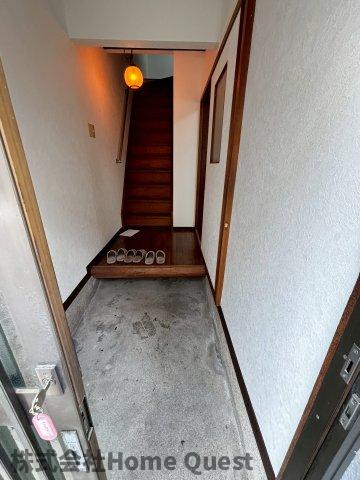 山本町南8丁目貸家の玄関写真