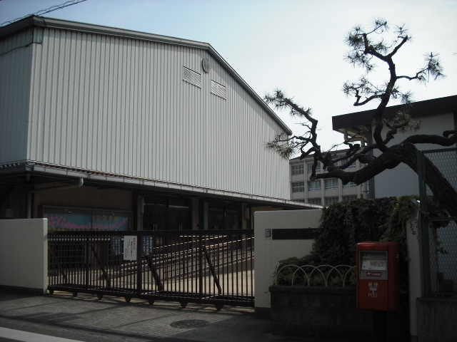 小学校　堺市立鳳小学校（小学校）まで396m