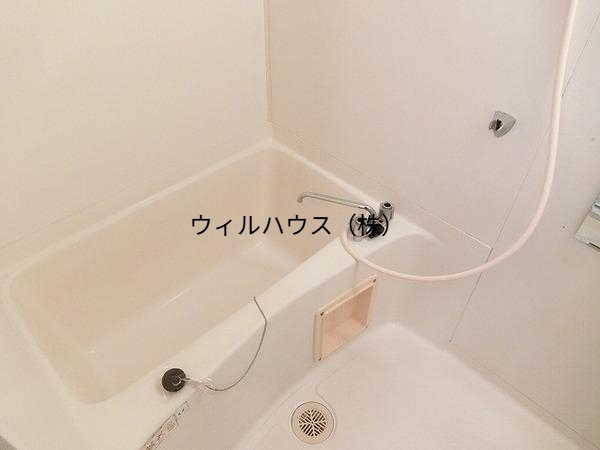 バス・シャワールーム　キレイにリフォームされています！