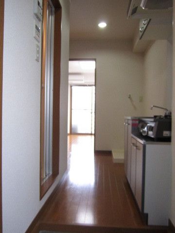 玄関　2階の角部屋のお部屋です☆