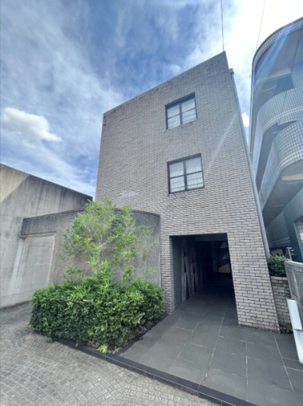 建物外観　外壁タイル張り♪