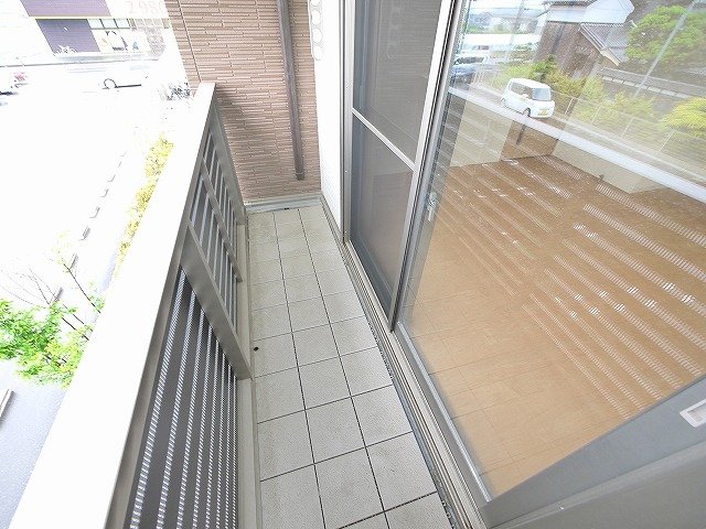 バルコニー　暖かな日差しのふりそそぐバルコニー