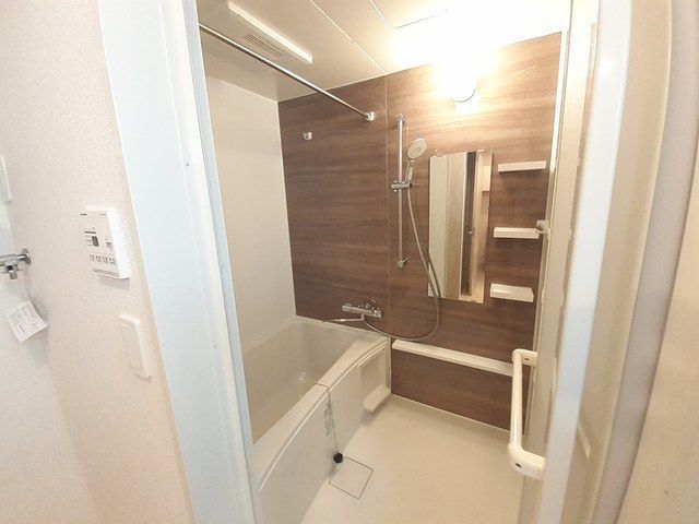 バス・シャワールーム　同じ施工会社の別物件となります（現状を優先します）