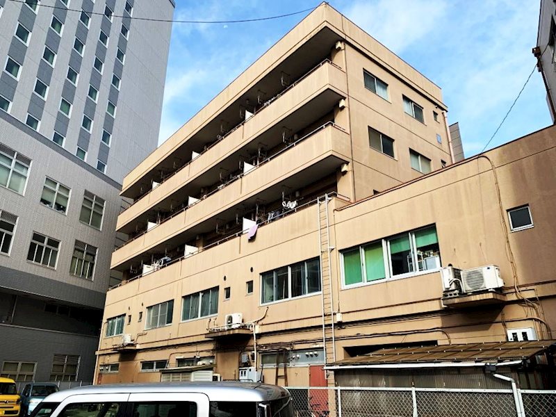 建物外観　京王線まで徒歩1分の立地です。