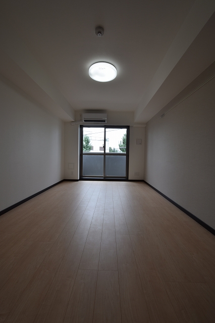 居室・リビング　南西向きの明るいお部屋です