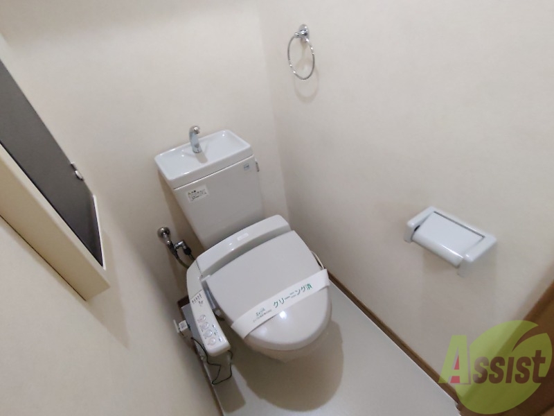 トイレ　トイレは嬉しいウォシュレット機能付きです。