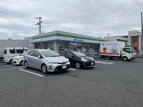 コンビニ　ファミリーマート岸和田藤井店（コンビニ）まで753m