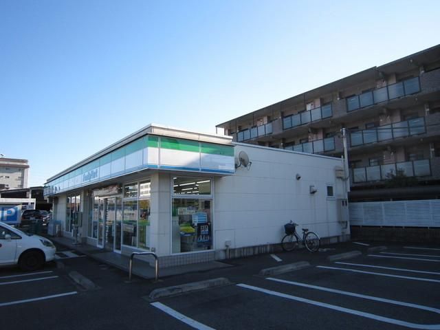 コンビニ　ファミリーマート（コンビニ）まで380m