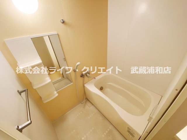 バス・シャワールーム　別号室の参考写真です。