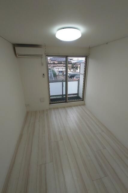 居室・リビング　明るいお部屋です