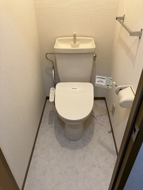 トイレ　温水洗浄暖房便座