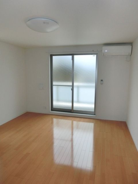 居室・リビング　フローリングがきれいなお部屋