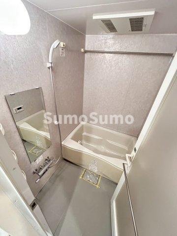 洗面設備　明るい洗面所です