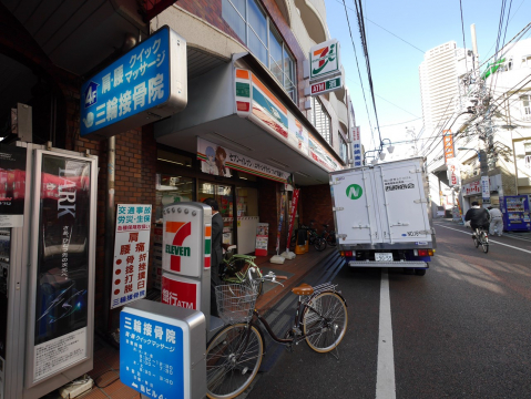 コンビニ　セブンイレブン　新宿曙橋駅東店（コンビニ）まで166m