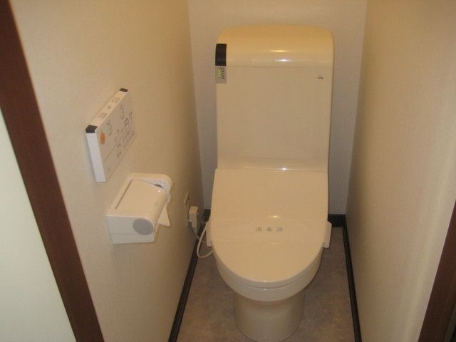 トイレ　嬉しいウォシュレット付きのトイレ！便座温かいですよ♪