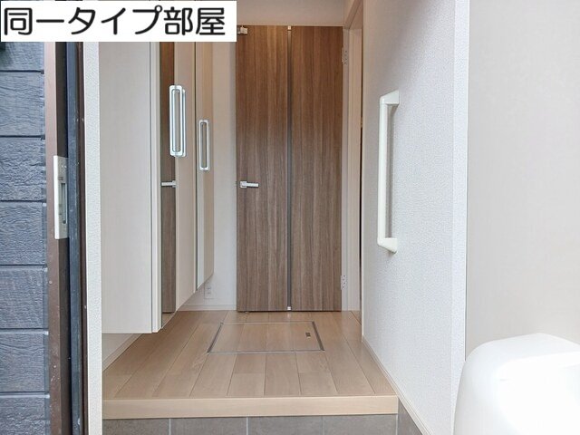 玄関　収納もある玄関です（イメージ）