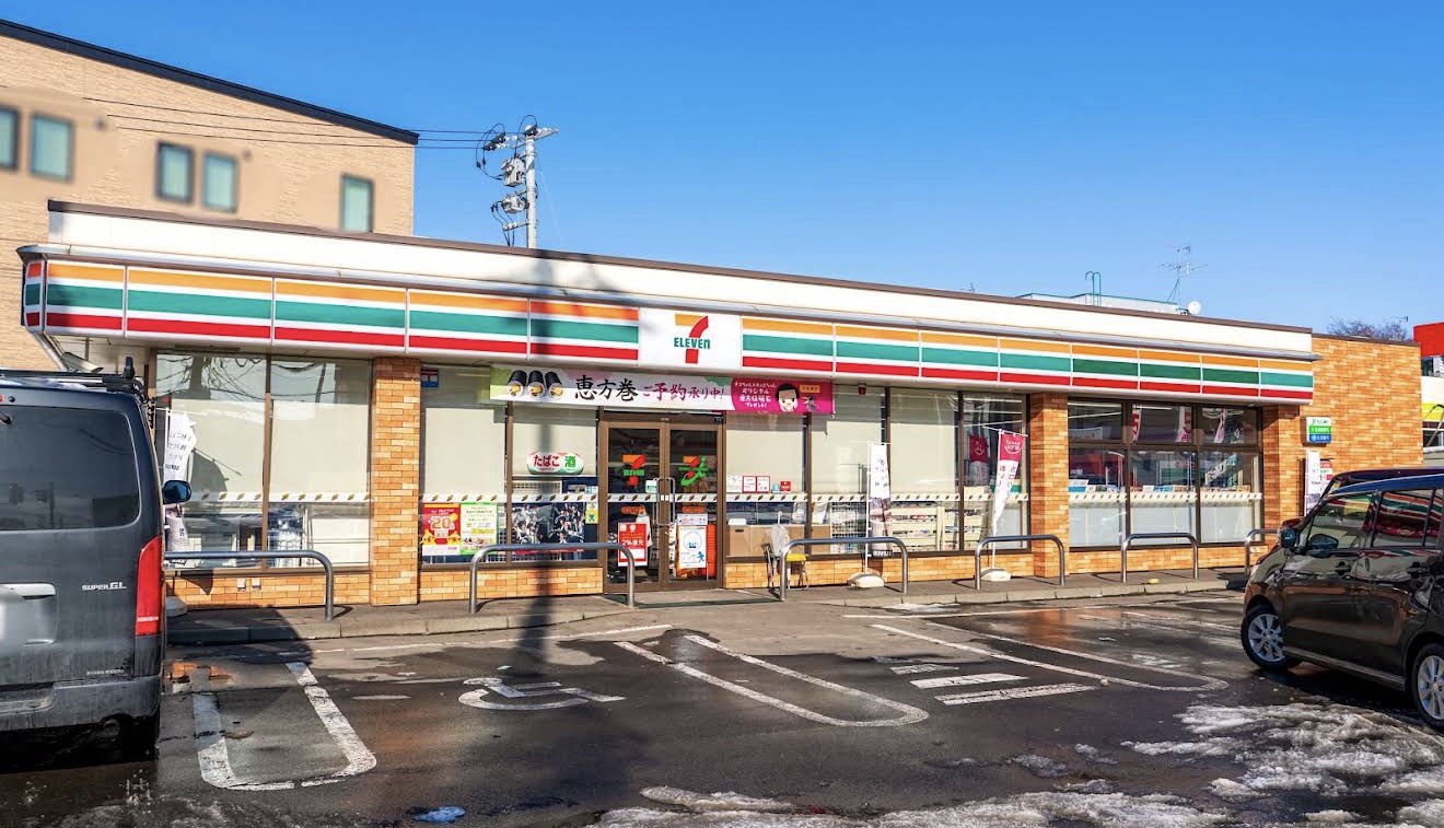 コンビニ　セブンイレブン札幌北15条東店（コンビニ）まで418m