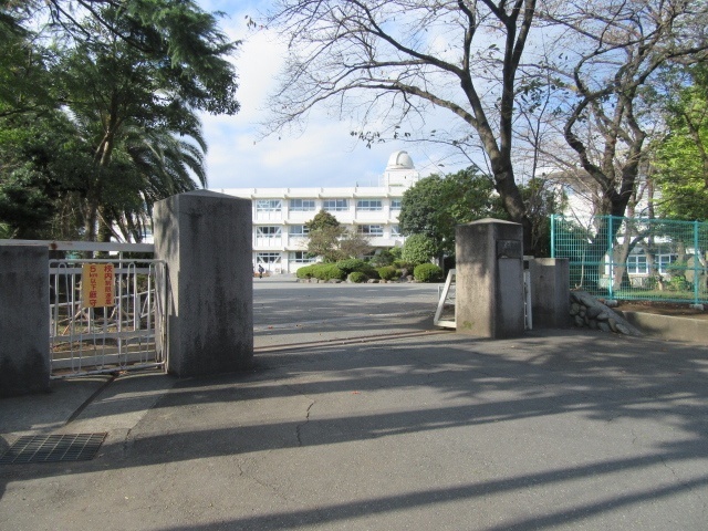 中学校　富士市立鷹岡中学校（中学校）まで1057m