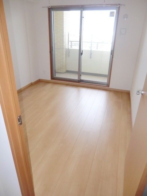 その他部屋・スペース　明るい寝室です