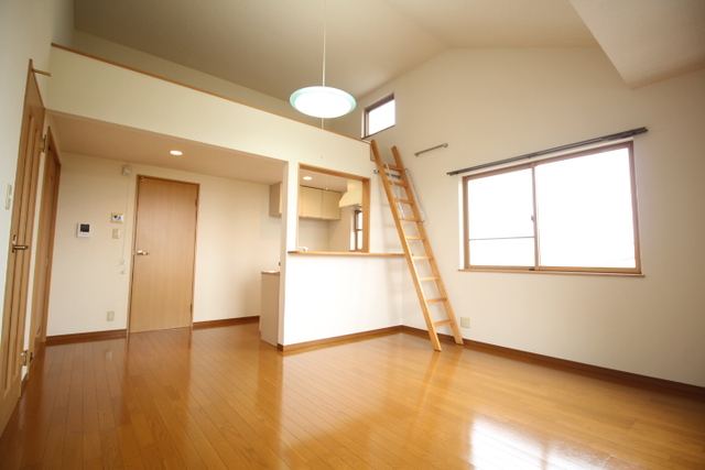 グランドジュレー浜松町の居間写真