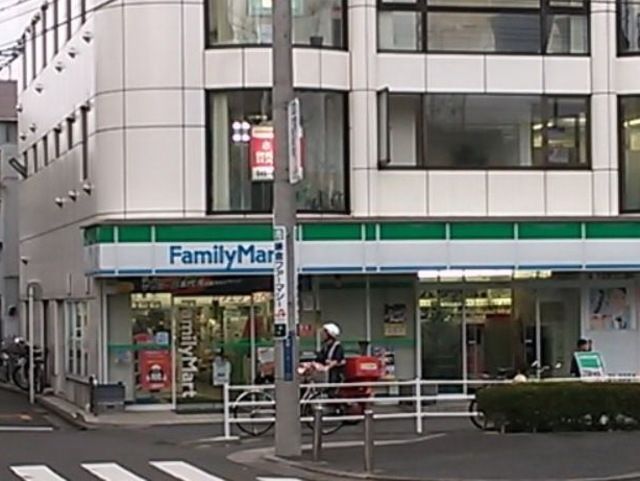 コンビニ　ファミリーマート大船駅北店（コンビニ）まで757m