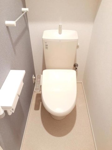 東武伊勢崎線 新伊勢崎駅 徒歩33分 2階建 築6年のトイレ写真
