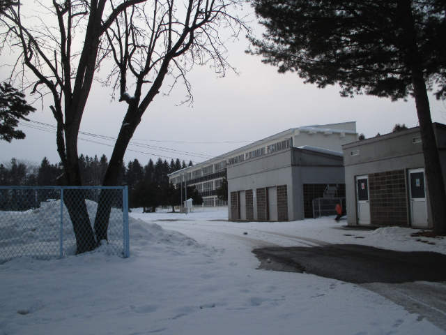 小学校　芽室町立芽室小学校（小学校）まで574m