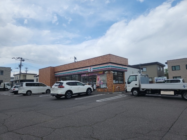 コンビニ　セブンイレブン芽室東４条２丁目店（コンビニ）まで580m