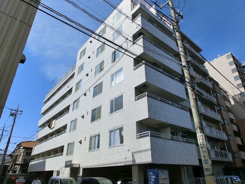 建物外観　草加駅徒歩４分（３２０ｍ）
