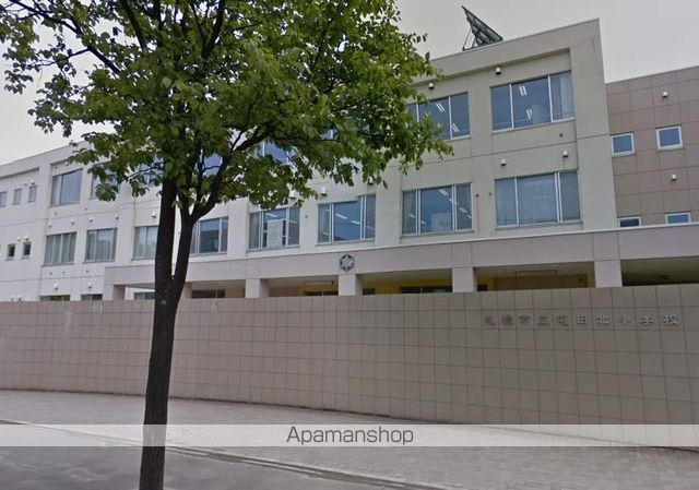 小学校　屯田北小学校（小学校）まで447m