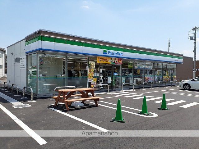 コンビニ　ファミリーマート絹の台店（コンビニ）まで940m