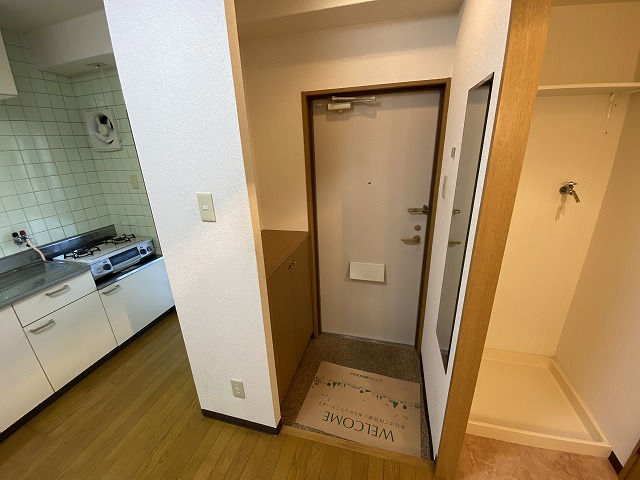 近鉄大阪線 河内山本駅 徒歩7分 3階建 築25年の玄関写真