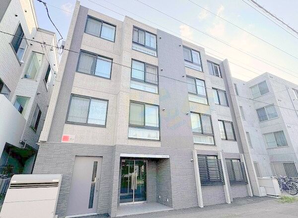 建物外観　都市ガス使用で光熱費お得です♪エアコン完備で夏も快適です♪