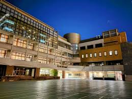 小学校　千代田区立麹町小学校（小学校）まで509m