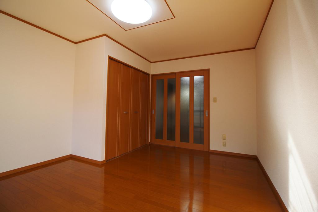 居室・リビング　エアコン・照明器具（LED＆リモコン）完備