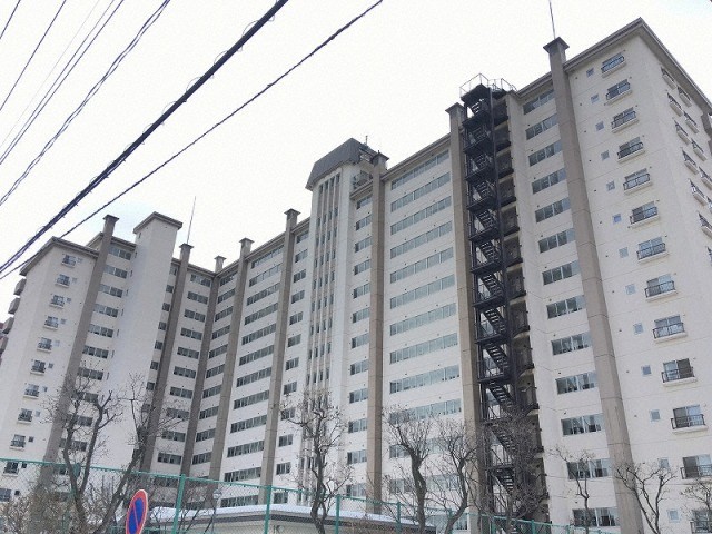 【札幌市西区琴似一条のマンションの建物外観】