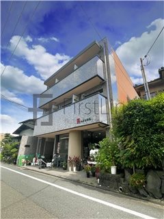 京都市伏見区桃山町泰長老のマンションの建物外観