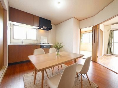 居室・リビング　CGで家具等を配置したもので家具等は含まれません