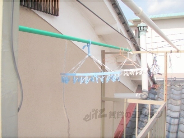 バルコニー　共同洗濯竿