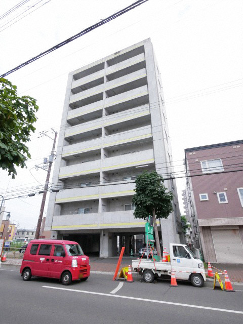 札幌市豊平区美園八条のマンションの建物外観
