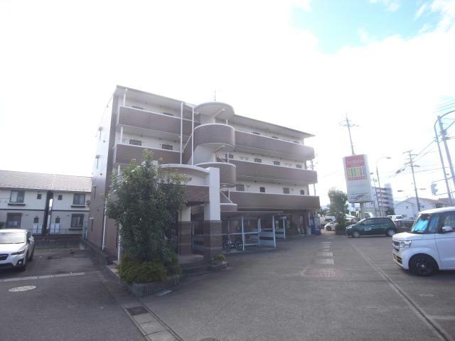 【羽島市舟橋町本町のマンションの建物外観】