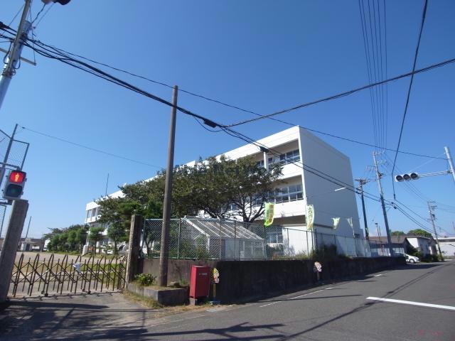 【羽島市舟橋町本町のマンションの小学校】