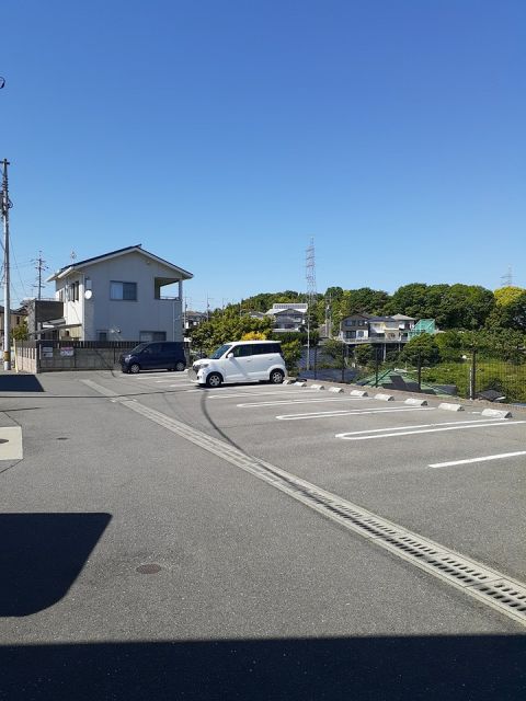 【尾道市高須町のアパートの駐車場】