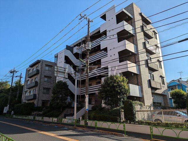 【レジディア世田谷弦巻の建物外観】