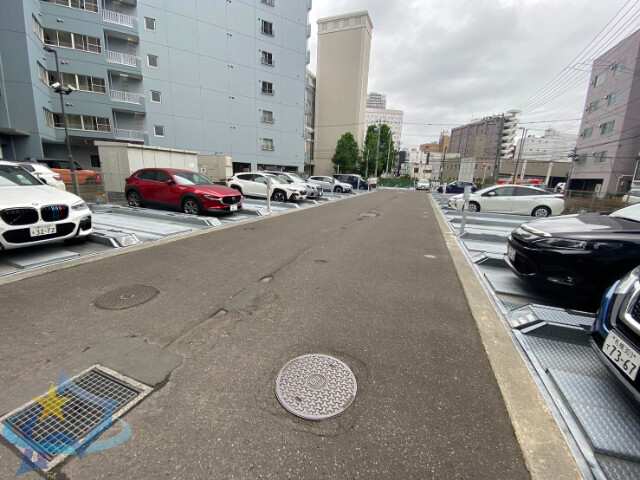 【札幌市中央区南九条西のマンションの駐車場】